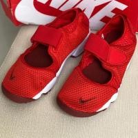ราคา used รองเท้า nike airrift สีแดงรุ่นไม่แยกนิ้ว sz.23.5 cm. (18082581985)