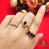 ราคา แหวนทองฝังพลอยล้อมเพชร พลอยนิล ตัวเรือนสีทอง งานสวย เสริมบารมี ชุบทอง ใส่ได้ทุกโอกาส ทำจากทองเหลือง เรียบหรู พร้อมส่ง (21383456871)