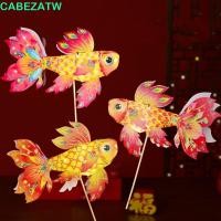 ราคา โคมไฟเทศกาลไหว้พระจันทร์ CABEZATW, โคมไฟปลามือถือแฮนด์เมดสไตล์โบราณ, การตกแต่งเทศกาลแสงปลาทองเรืองแสงแบบดั้งเดิมของจีน 3 มิติ (40378736472)