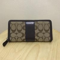 ราคา Used Coach long wallet (7454425909)