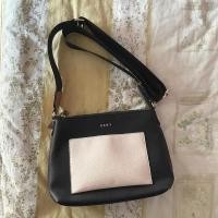 ราคา DKNY Crawson TZ crossbody//มือ✌สภาพดี๊ดี (22120447968)