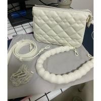 ราคา พร้อมส่งกระเป๋าสะพาย สีขาว charles & keith ของแท้100% (23459750752)