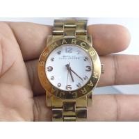 ราคา นาฬิกา Vintage มือสองญี่ปุ่น MARC BY MARC JACOBS QUARTZ ผู้ชาย ทรงกลม กรอบทอง หน้าขาว สายสแตนเลสแท้ 38mm (46802021312)