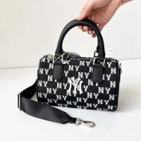 ราคา พร้อมส่ง ของแท้ MLB Monogram Jacquard S-Boston Bag กระเป๋าสะพายทรงหมอน (21888640582)