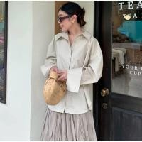 ราคา ส่งต่อเสื้อเชิ้ต สีครีมมือ16787# Oversize Shirtเสื้อเชิ้ตทรงโอเวอร์ไซส์ชายโค้งหน้าสั้นหลังยาว (45506978548)