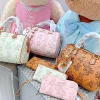 ราคา TTWN BEAR กระเป๋าสะพายข้างทรงหมอนลายหมี 10.5 นิ้ว แบรนด์แท้ พร้อมส่ง (24682887615)