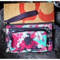 ราคา Kipling Uki Large Pouch ของแท้ 100% มือสอง 990 บาทรวมส่ง‼️ (44314285520)