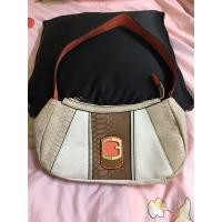 ราคา กระเป๋าGuess ทรงพอช ❌❌กระเป๋ามือสอง ⭕️⭕️‼️ (8730189550)