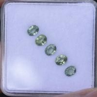 ราคา พลอยเขียวส่องจันทบุรี สีเขียว((Green Sapphire) พลอยมีไฟ สะอาดไม่มีตำหนิ น้ำหนัก 2.05 กะรัต พลอยแท้ บ่อบางกะจะ จ.จันทบุรี (18522137896)