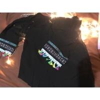 ราคา New เสื้อปาดไหล่สีดำแขนปลายพู่ฟรุ้งฟริ้ง (259991537)