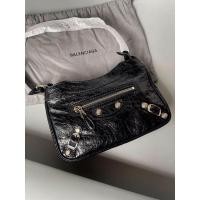 ราคา สินค้าพร้อมส่ง NewBalenciaga hip ดำอะไหล่ทอง Size 9 x 6 x 2 นิ้ว สวย เรียบ หรู ราคาดีมากก (18225642745)