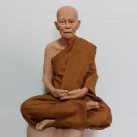 ราคา หลวงตามหาบัว (หน้าตัก 5 นิ้ว สูง 18 ซม.) งานไฟเบอร์หุ่นขี้ผึ้ง ห่มจีวรติดผมจริง (10505696833)