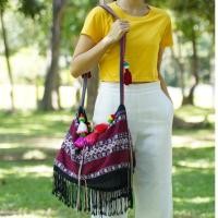 ราคา กระเป๋าสะพาย ทอมือ ปักมือ สายปักเอกลักษณ์ของชาวเขาเผ่ากระเหรี่ยง มีซิป แต่งตุ้ม ปอมๆ (19988382980)