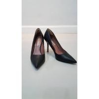 ราคา Charles & Keith รองเท้าส้นสูงหัวแหลม สีดำ Size 38 (4735092431)