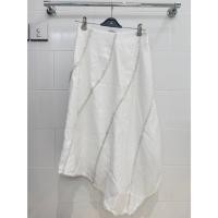 ราคา (Second Hand) Lyn Around White Long Skirt Size S กระโปรงยาวสีขาว จาก Lyn Around ไซส์ S (44102221949)