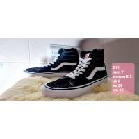 ราคา Vans Skateboard Shoe ❌หมด❌สีดำ 39 มือสองของแท้ รหัสสินค้า D11 (12135449912)