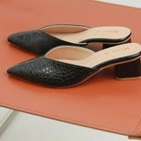 ราคา ส่งต่อรองเท้ามือสอง ใส่ทำงาน รองเท้าคัทชูสีดำส้นตึก (26192011823)