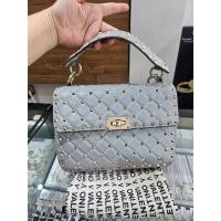 ราคา กระเป๋า วินเทจ' หนังแท้ % หนังวัว หมุด สีฟ้่า แบรนด์แท้ วาเลนติโน่ มือสอง ตู้ญี่ปุ่น แท้ B-val-001 (42402795987)