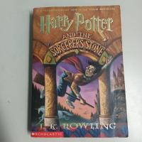 ราคา Harry Potter and the Sorcerer's Stone แฮร์รี่พอตเตอร์ กับศิลาอาถรรพ์ / J.K.Rowling (26472332214)