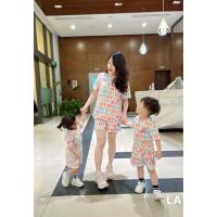 ราคา ชุดคู่แม่ลูกอ่อน ชุดเสื้อผ้า n.ย สายรุ้งสุดเท่ สําหรับแม่และทารกใส่ชุดเข้าเซท (27011099036)
