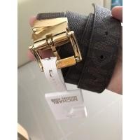 ราคา *พร้อมส่ง* เข็มขัด MK แท้ มือ 2 สภาพ 70% หัวเข็มขัดสีทอง ใช้ได้ 2 ด้าน (9368604082)