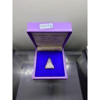 ราคา พระพุทธชินราช รุ่นเฉลิมพระเกียรติ หลัง ส.ธ.เนื้อเงิน 99.99% มูลนิธิสิรินธรราชวิทยาลัย สร้าง พุทธาภิเษก ปี2539 กล่องเดิม (27262787499)