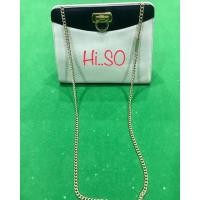 ราคา กระเป๋า "Ferragamo " Crossbody Chain Bag หนังสีครีมและดำ โซ่ทองสภาพสวย (18351368727)