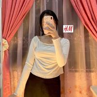 ราคา Preloved h&m เสื้อครอป sabrina สีขาว (27661855896)