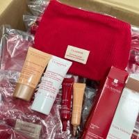 ราคา CLARINS SET ตามรูป 4 ชิ้น + กระเป๋า (43906735700)
