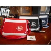 ราคา Lacoste Sport Vintage Crossbody Bag กระเป๋าทรงสี่เหลี่ยม Size:13x31x25cm Color: Black,Navy (3148317366)
