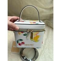 ราคา กระเป๋า ทรงเหลี่ยม มีสายสะพายข้าง ซื้อมาเก็บไม่ได้ใช้งาน (28309421591)