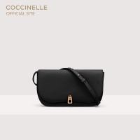 ราคา COCCINELLE กระเป๋าสะพายผู้หญิง รุ่น MAGIE MINI CROSSBODY POCHETTE 550101 สี NOIR (23489097811)