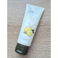 ราคา THE FACE SHOP HERB DAY 365 MASTER BLENDINGFACIAL FOAMING CLEANSER LEMON & GRAPEFRUIT (42100489592)