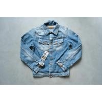 ราคา [DEFECT] Tiny Tore Kid Shimmering แจ็คเก็ตยีนส์ผ้าฟอก Nudie ของแท้ 100% (11773654315)