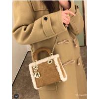 ราคา DIOR Lady Di.or Mini กระเป๋าหนังแกะแบบคลาสสิค ดีไซน์สามช่อง (44657926998)