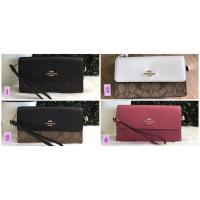 ราคา Coach แท้ ✔️ กระเป๋าคล้องมือรุ่นใหม่ | Coach Foldover Wristlet (2658561665)