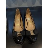 ราคา รองเท้าคัชชู FERRAGAMO สีดำ หนังแก้ว มือ2 ส้นสูง 1.5 นิ้ว (20923133842)