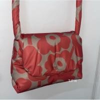 ราคา พร้อมส่ง Marimekko Messenger Pillow Unikko shoulderbag (Large) (26264828184)