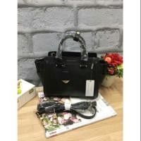 ราคา สินค้า Outlet CHARLES & KEITH TRAPEZE BAG (670951248)