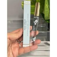 ราคา น้ำหอมแบบหัวลูกกลิ้งขนาด 10 มล. ที่มอบกลิ่นหอมสไตล์ฟลอรัลฟรุตตี้ที่สดชื่นและให้ความรู้สึกโปร่งสบาย (46605786558)