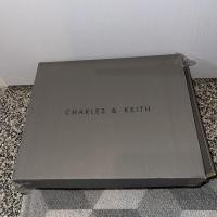 ราคา กล่องรองเท้า Charles & Keith กล่องรองเท้าแบรนด์เนม ของแท้ จากช็อป กล่องเปล่าแบรนเนมด์ กล่องใหญ่ ใส่ได้ทุกไซส์ (23414846258)