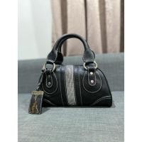 ราคา Bean Pole Leather Handbag มือสองของแท้ (14125303479)