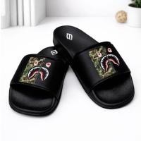 ราคา BAPE รองเท้าแตะผู้ชายแบบสวมพื้นหนัง PU กันลื่น สีดํา ไซส์ 39-43 (54155879972)