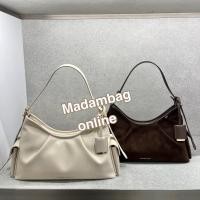 ราคา CHARLES & KEITH Khai Shoulder Bag กระเป๋าสะพายไหล่ หนังกลับ แท้จากช็อป (41515541717)