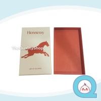 ราคา ซองแดง Hennessy : เฮนเนสซี่ ซองอั่งเปา ซองแต๊ะเอีย ซองใส่เงิน Hennessy x Xu Zhen (46205477496)