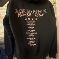 ราคา [ พร้อมส่ง ] BLACKPINK WORLD TOUR 2023 ZIP UP HOODIE เสื้อฮู้ด (28560466815)