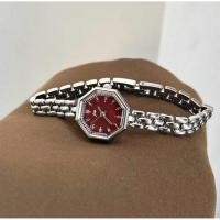 ราคา นาฬิกาข้อมือควอตซ์สีทองหรูหราสำหรับผู้หญิง หน้าปัดทรงหกเหลี่ยมไม่ซ้ำใคร สายสร้อยข้อมือแบบโซ่เล็กละเอียด (52656342544)