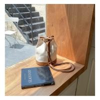 ราคา ️กระเป๋าผ้าแคนวาส ทรงขนมจีบ สะพายหลังได้ สี beige canvas️ (5370835858)