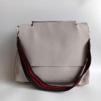 ราคา กระเป๋ามือสอง ทรงสปอร์ต หนังสีเทา (20323950522)