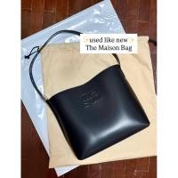 ราคา ของแท้ used ✨กระเป๋าสะพายข้าง Maison Keeps The Maison Bag สีดำ (26158036110)